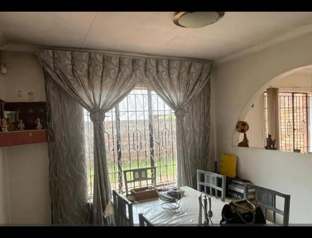 2 BEDROOM HOUSE FOR SALE IN LENASIA SOUTH